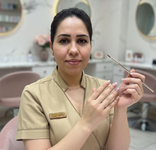 senior nail technician facialist